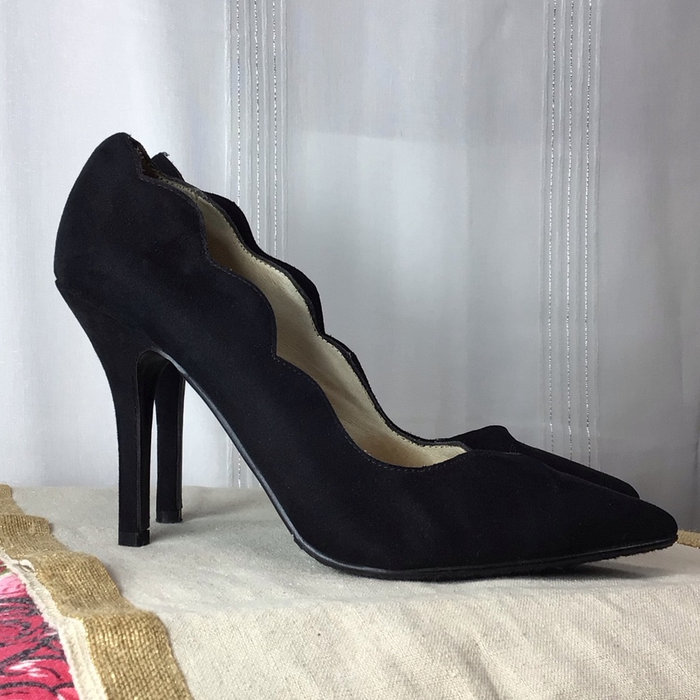 Chinese Laundry Black Suede ‘Z-Star Turn’ Scalloped High Heels Sz.10